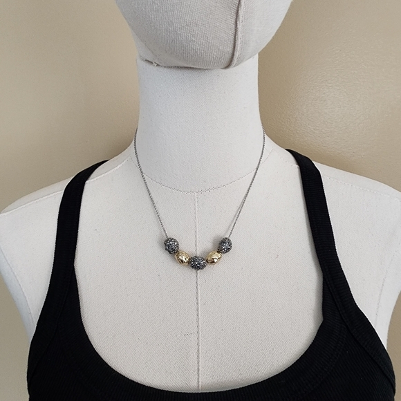 Silver/Gold Jeweled Beaded Necklace - Picture 3 of 8